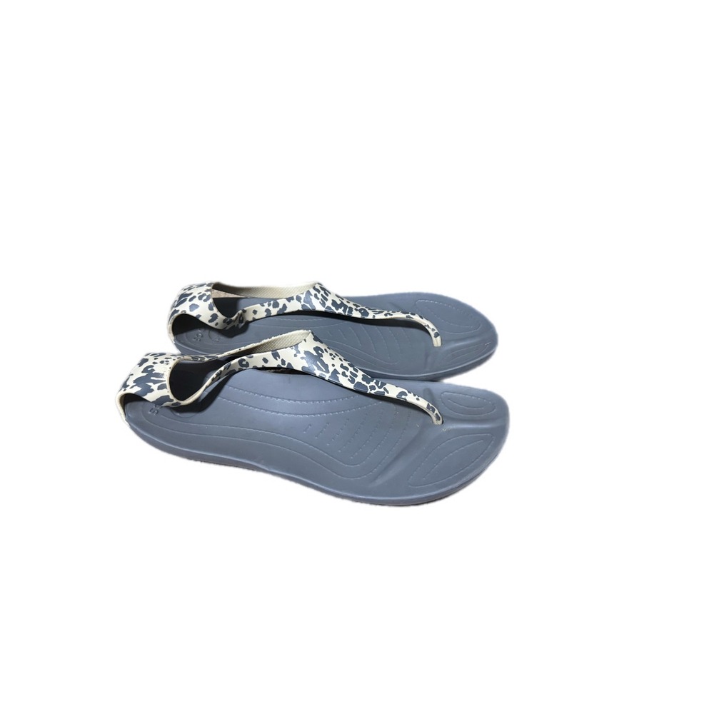 Crocs Sexi Flip Sandals Womens 9 Grey Leopard Print Excellent T-Strap Flat - Picture 2 of 9